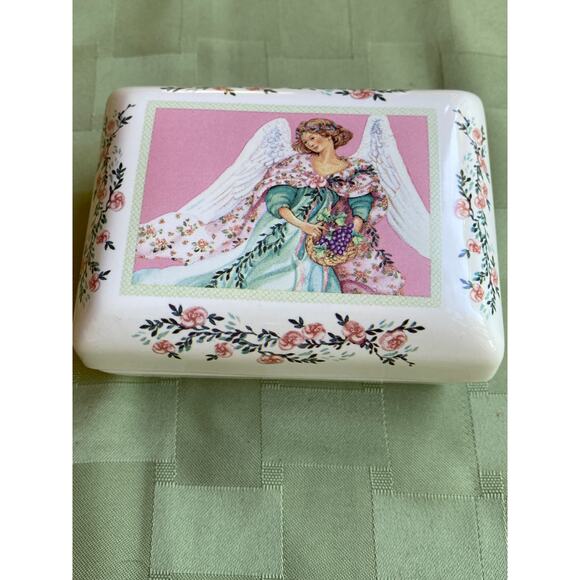 DaySpring Ceramic Angel Trinket box with Lid and Scripture Verse Cards T9675 - Picture 4 of 12